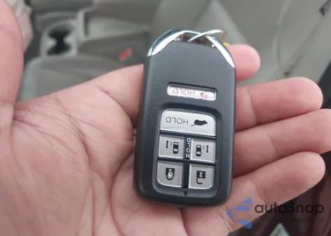 2016 Honda Odyssey Touring/Touring Elite z USA, uszkodzony, nr VIN 5FNRL5H92GB093095